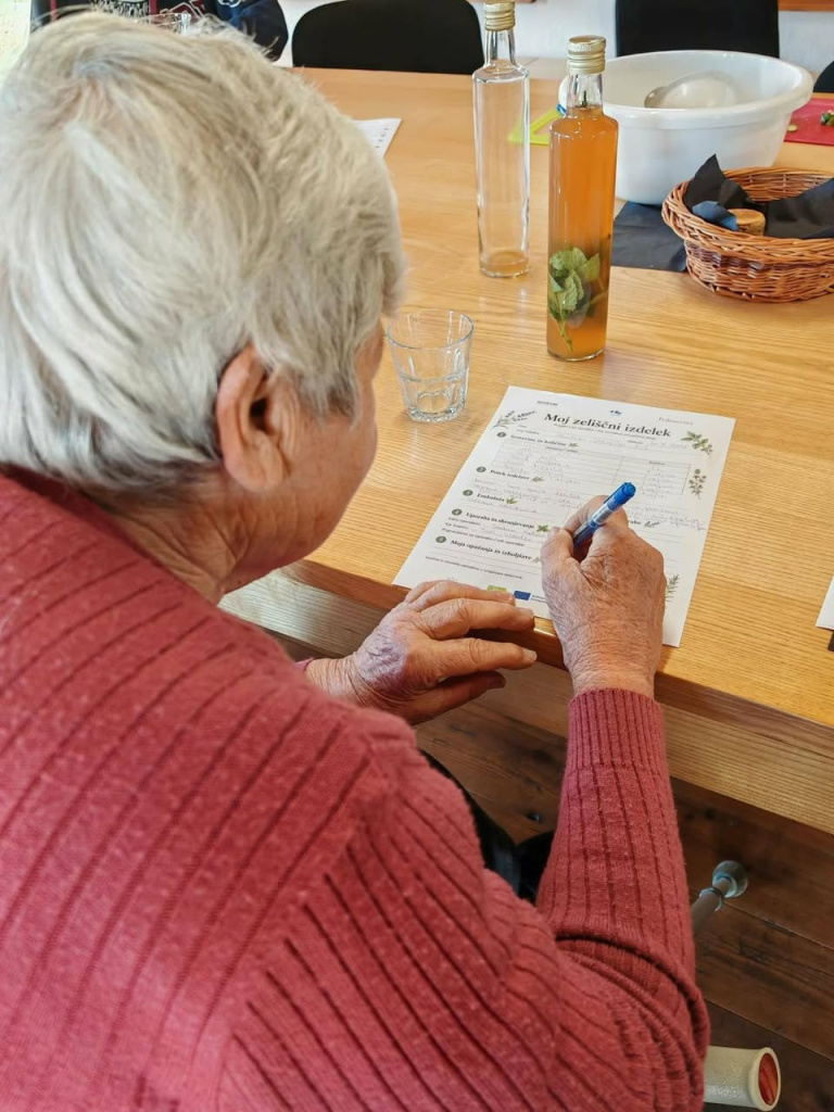 Zeliščna delavnica na Socialni kmetiji Korenika